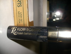 Mascara Flori Roberts